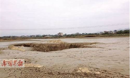 贵州村庄多次发生地陷 政府如何迅速应对(贵州村庄多次发生地陷 政府如何迅速应对灾难)